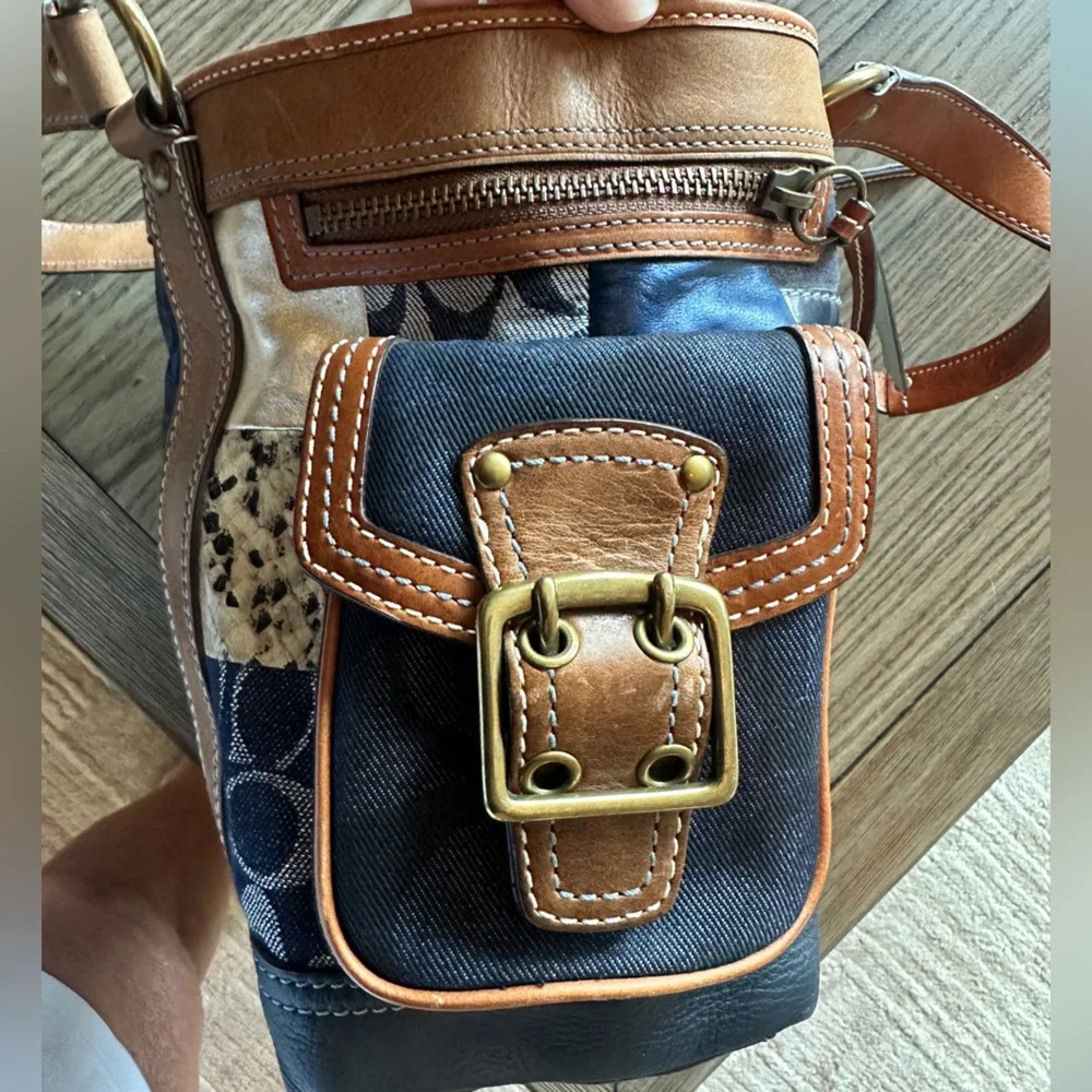 Vintage coach bag patchwork blues with leather straps and buckles - Picture 4 of 12